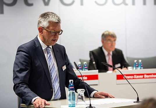 Vorstand Günther Beck bei der HERMLE Hauptversammlung 2018